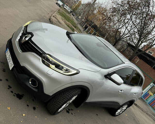 Серый Рено Kadjar, объемом двигателя 1.46 л и пробегом 124 тыс. км за 17200 $, фото 5 на Automoto.ua