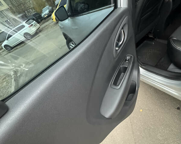 Серый Рено Kadjar, объемом двигателя 1.46 л и пробегом 124 тыс. км за 17200 $, фото 59 на Automoto.ua