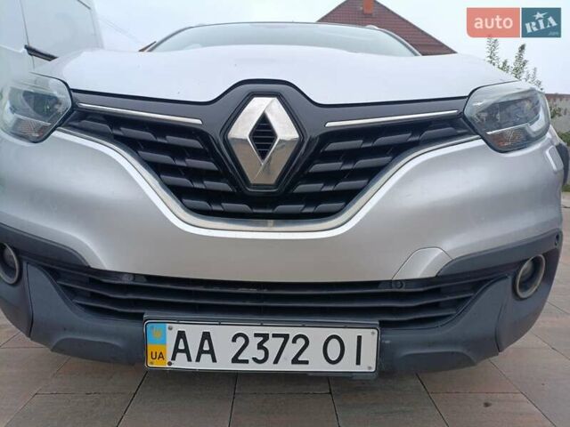 Серый Рено Kadjar, объемом двигателя 1.46 л и пробегом 144 тыс. км за 15800 $, фото 1 на Automoto.ua