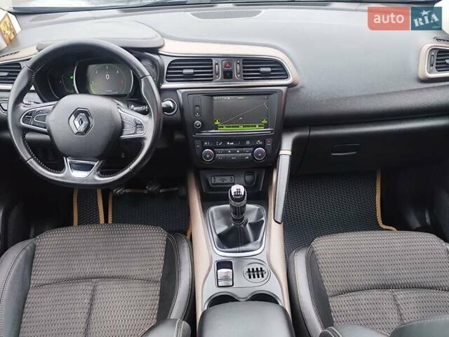 Серый Рено Kadjar, объемом двигателя 1.5 л и пробегом 215 тыс. км за 15300 $, фото 27 на Automoto.ua