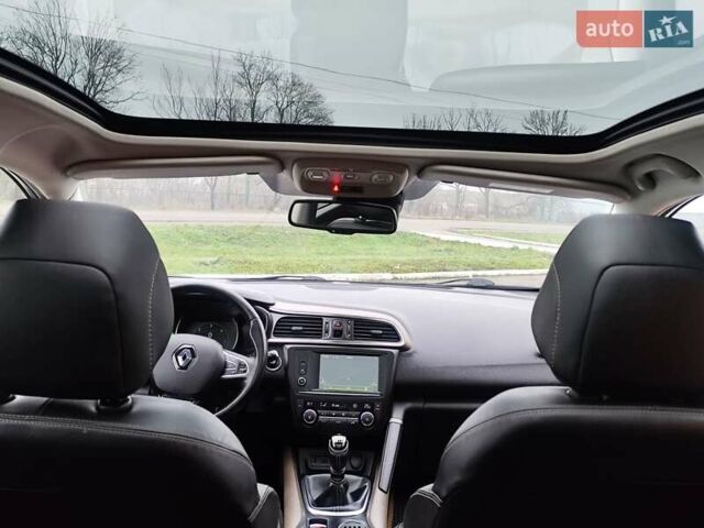 Серый Рено Kadjar, объемом двигателя 1.5 л и пробегом 215 тыс. км за 15300 $, фото 40 на Automoto.ua