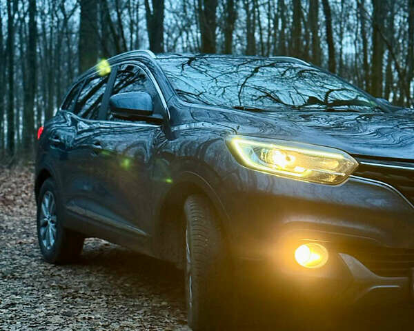 Серый Рено Kadjar, объемом двигателя 1.5 л и пробегом 157 тыс. км за 16700 $, фото 2 на Automoto.ua