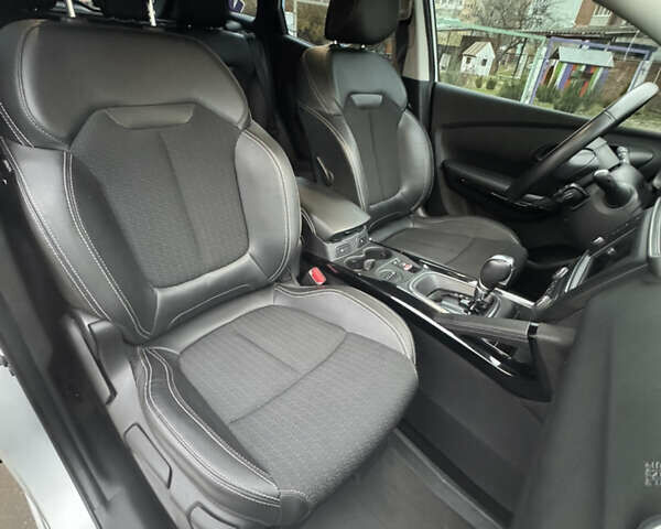 Серый Рено Kadjar, объемом двигателя 1.46 л и пробегом 124 тыс. км за 17200 $, фото 47 на Automoto.ua