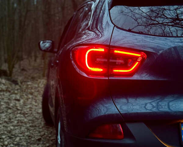 Серый Рено Kadjar, объемом двигателя 1.5 л и пробегом 157 тыс. км за 16700 $, фото 3 на Automoto.ua