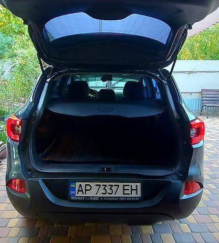 Сірий Рено Kadjar, об'ємом двигуна 1.5 л та пробігом 95 тис. км за 17600 $, фото 2 на Automoto.ua