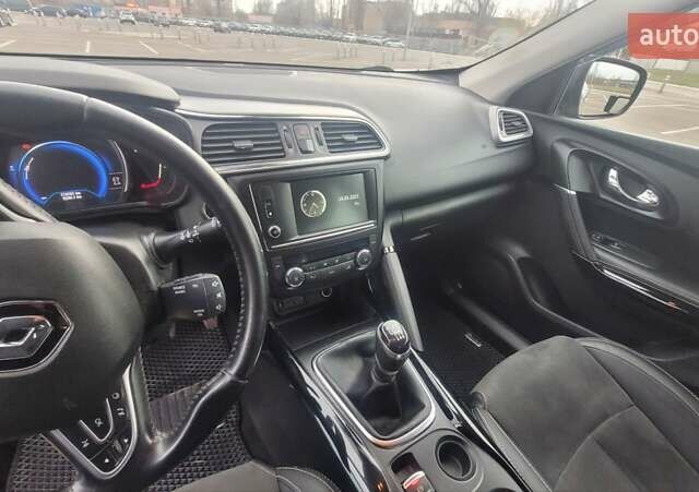 Серый Рено Kadjar, объемом двигателя 1.46 л и пробегом 174 тыс. км за 16100 $, фото 6 на Automoto.ua