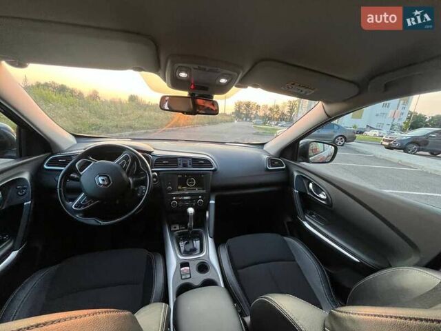 Рено Kadjar 2017 в Жмеренке на Automoto.ua Серый Рено Kadjar, объемом двигателя 1.2 л и пробегом 167 тыс. км за 14999 $, фото 3 на Automoto.ua