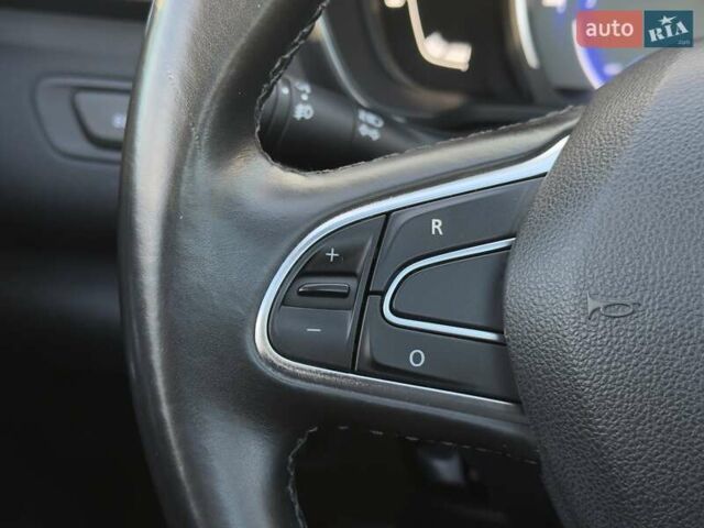 Серый Рено Kadjar, объемом двигателя 1.46 л и пробегом 124 тыс. км за 16500 $, фото 59 на Automoto.ua