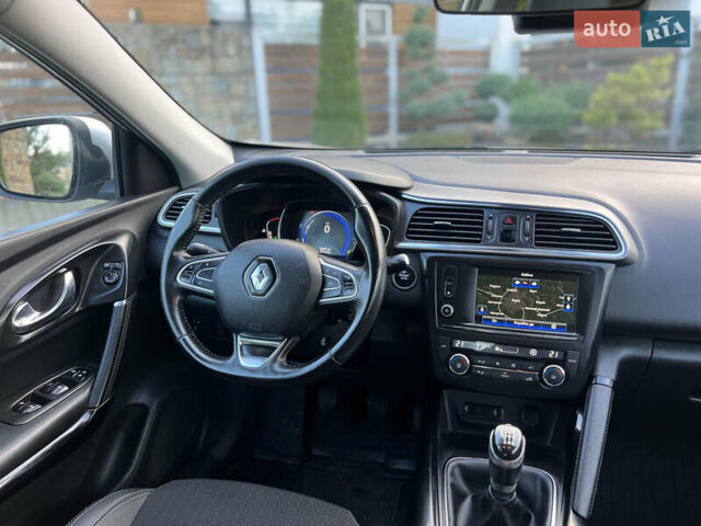 Серый Рено Kadjar, объемом двигателя 1.5 л и пробегом 199 тыс. км за 12900 $, фото 30 на Automoto.ua