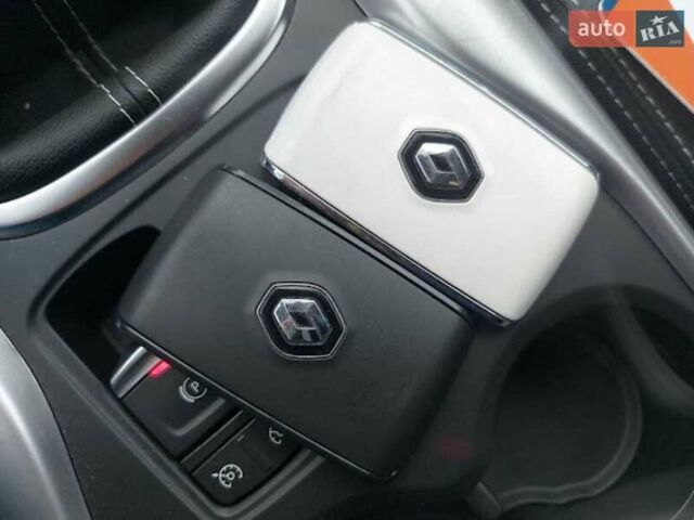 Серый Рено Kadjar, объемом двигателя 1.46 л и пробегом 191 тыс. км за 18900 $, фото 40 на Automoto.ua