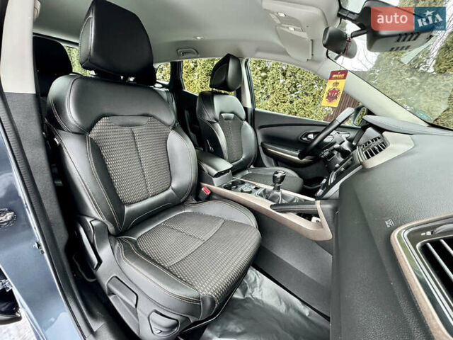 Серый Рено Kadjar, объемом двигателя 1.6 л и пробегом 170 тыс. км за 16850 $, фото 112 на Automoto.ua