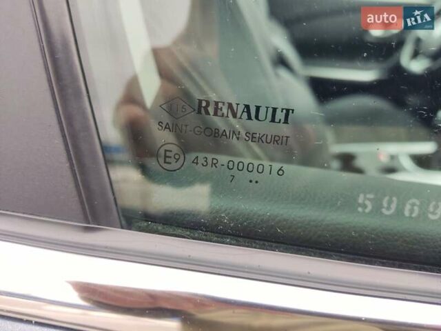 Серый Рено Kadjar, объемом двигателя 1.46 л и пробегом 191 тыс. км за 18900 $, фото 13 на Automoto.ua