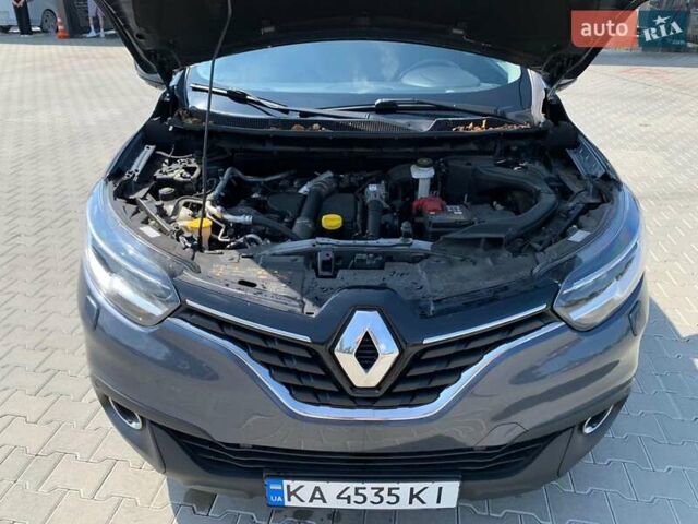 Серый Рено Kadjar, объемом двигателя 1.5 л и пробегом 171 тыс. км за 15700 $, фото 1 на Automoto.ua