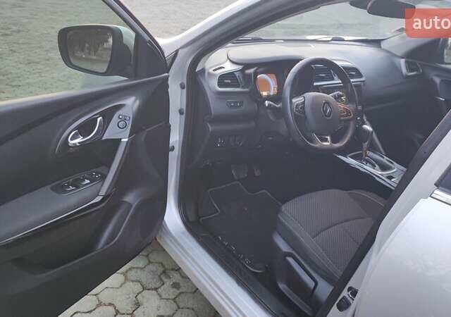 Серый Рено Kadjar, объемом двигателя 1.46 л и пробегом 159 тыс. км за 15200 $, фото 10 на Automoto.ua