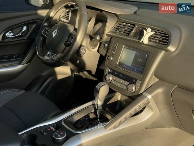 Серый Рено Kadjar, объемом двигателя 1.46 л и пробегом 124 тыс. км за 16500 $, фото 20 на Automoto.ua