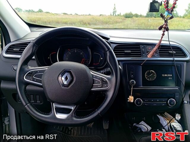Серый Рено Kadjar, объемом двигателя 1.5 л и пробегом 192 тыс. км за 16500 $, фото 3 на Automoto.ua