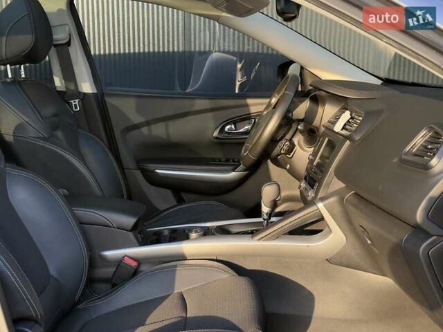 Серый Рено Kadjar, объемом двигателя 1.46 л и пробегом 124 тыс. км за 16500 $, фото 17 на Automoto.ua