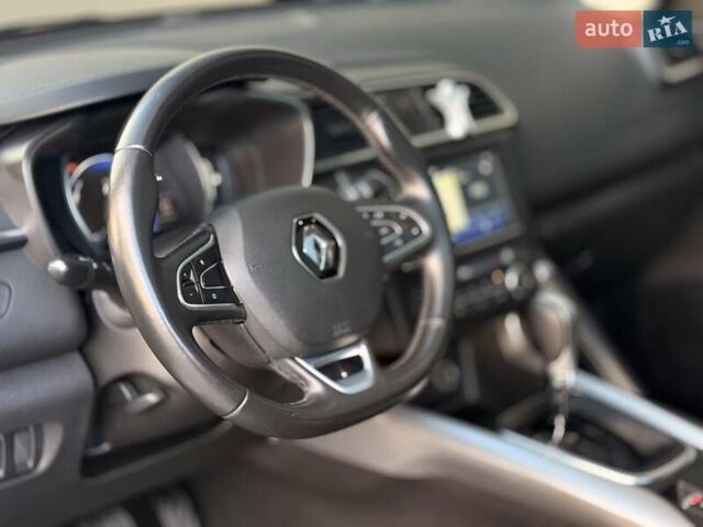 Серый Рено Kadjar, объемом двигателя 1.46 л и пробегом 124 тыс. км за 16500 $, фото 30 на Automoto.ua