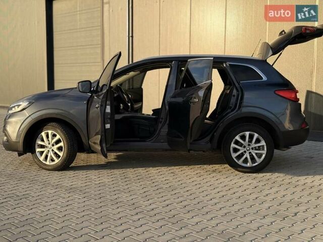 Серый Рено Kadjar, объемом двигателя 1.46 л и пробегом 124 тыс. км за 16500 $, фото 65 на Automoto.ua