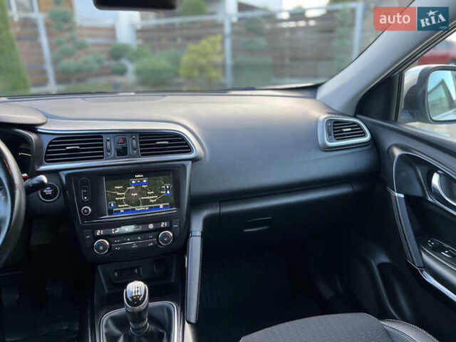 Серый Рено Kadjar, объемом двигателя 1.5 л и пробегом 199 тыс. км за 12900 $, фото 31 на Automoto.ua