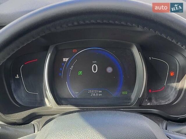 Серый Рено Kadjar, объемом двигателя 1.5 л и пробегом 254 тыс. км за 17000 $, фото 8 на Automoto.ua