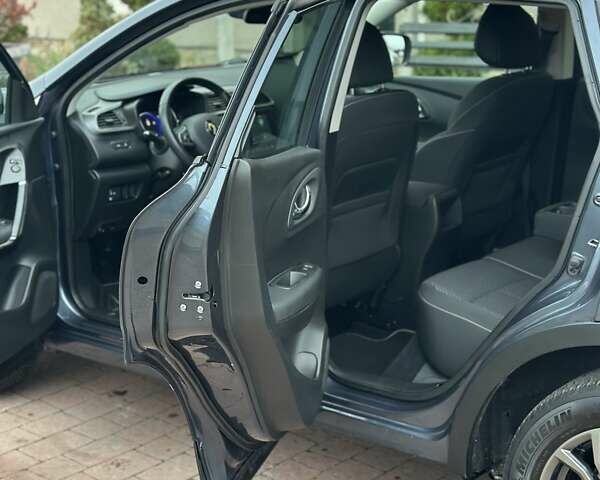 Серый Рено Kadjar, объемом двигателя 1.46 л и пробегом 152 тыс. км за 16999 $, фото 96 на Automoto.ua