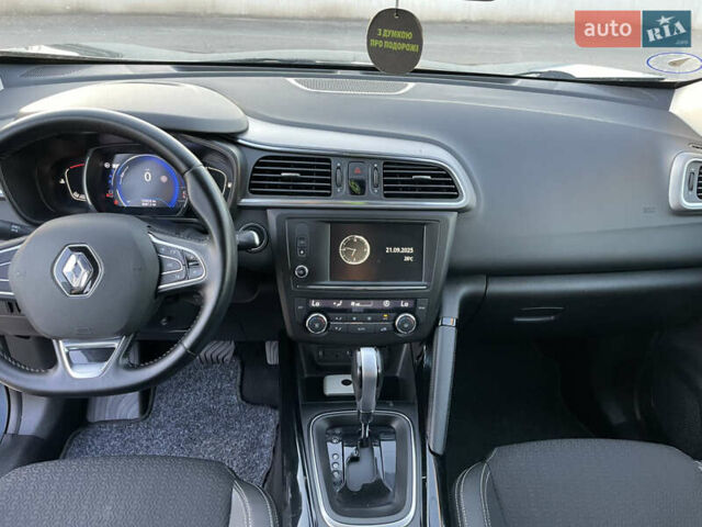 Серый Рено Kadjar, объемом двигателя 1.5 л и пробегом 195 тыс. км за 15700 $, фото 22 на Automoto.ua
