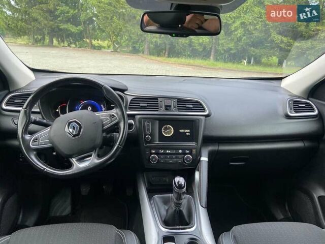 Серый Рено Kadjar, объемом двигателя 1.5 л и пробегом 77 тыс. км за 15500 $, фото 43 на Automoto.ua