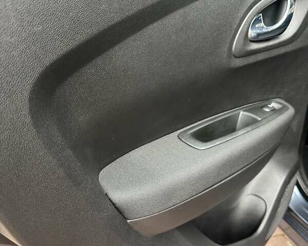 Серый Рено Kadjar, объемом двигателя 1.46 л и пробегом 152 тыс. км за 16999 $, фото 64 на Automoto.ua