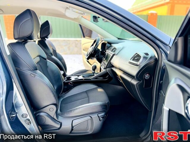 Серый Рено Kadjar, объемом двигателя 15 л и пробегом 64 тыс. км за 17300 $, фото 10 на Automoto.ua