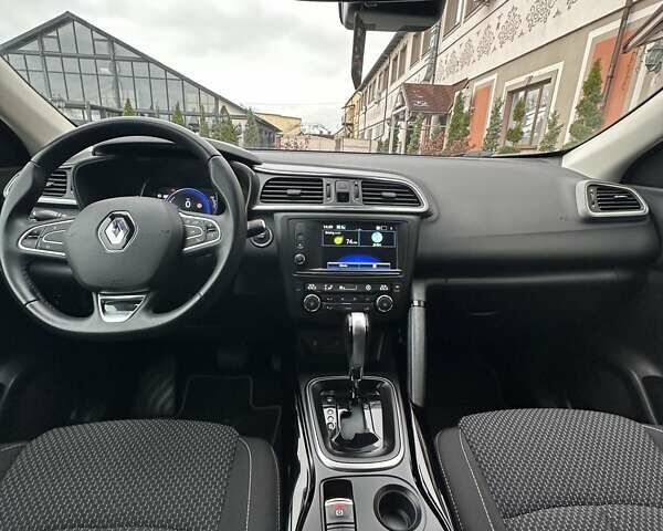 Серый Рено Kadjar, объемом двигателя 1.46 л и пробегом 152 тыс. км за 16999 $, фото 93 на Automoto.ua