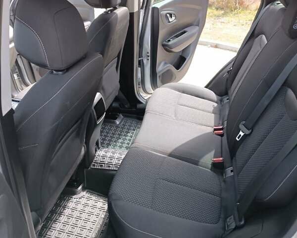 Серый Рено Kadjar, объемом двигателя 1.46 л и пробегом 190 тыс. км за 16500 $, фото 19 на Automoto.ua