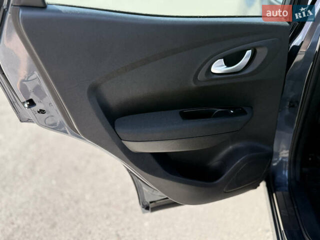 Серый Рено Kadjar, объемом двигателя 1.5 л и пробегом 184 тыс. км за 19100 $, фото 19 на Automoto.ua