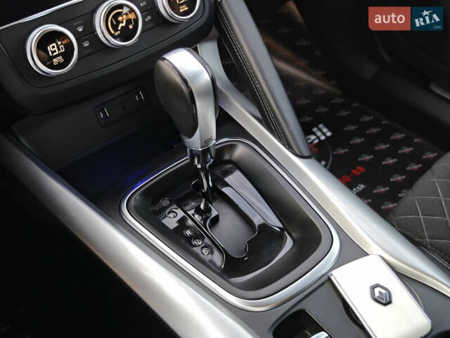Серый Рено Kadjar, объемом двигателя 1.5 л и пробегом 153 тыс. км за 21300 $, фото 42 на Automoto.ua
