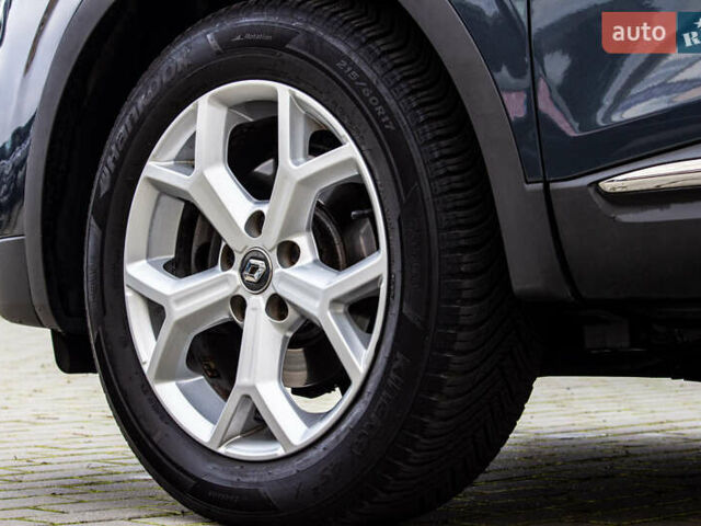 Серый Рено Kadjar, объемом двигателя 0 л и пробегом 77 тыс. км за 15900 $, фото 4 на Automoto.ua