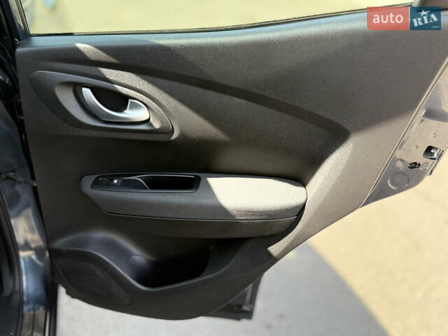 Серый Рено Kadjar, объемом двигателя 1.5 л и пробегом 184 тыс. км за 19100 $, фото 18 на Automoto.ua