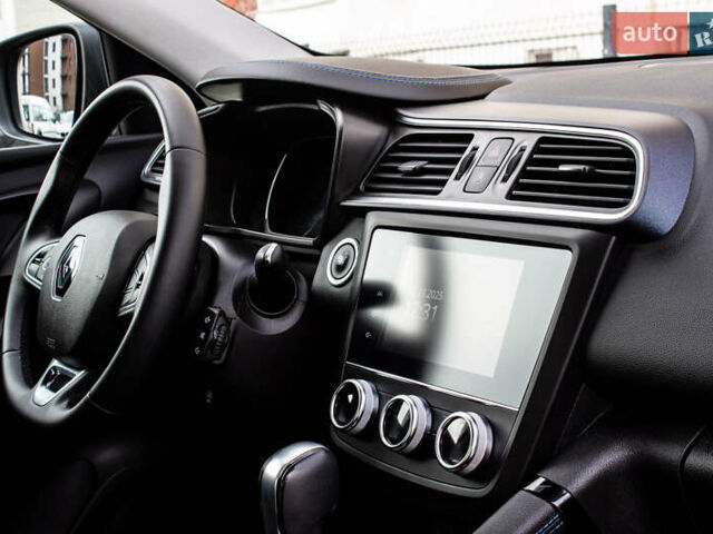 Серый Рено Kadjar, объемом двигателя 0 л и пробегом 77 тыс. км за 15900 $, фото 40 на Automoto.ua