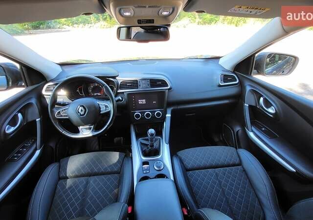 Серый Рено Kadjar, объемом двигателя 1.7 л и пробегом 171 тыс. км за 19900 $, фото 33 на Automoto.ua