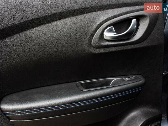 Серый Рено Kadjar, объемом двигателя 0 л и пробегом 77 тыс. км за 15900 $, фото 28 на Automoto.ua