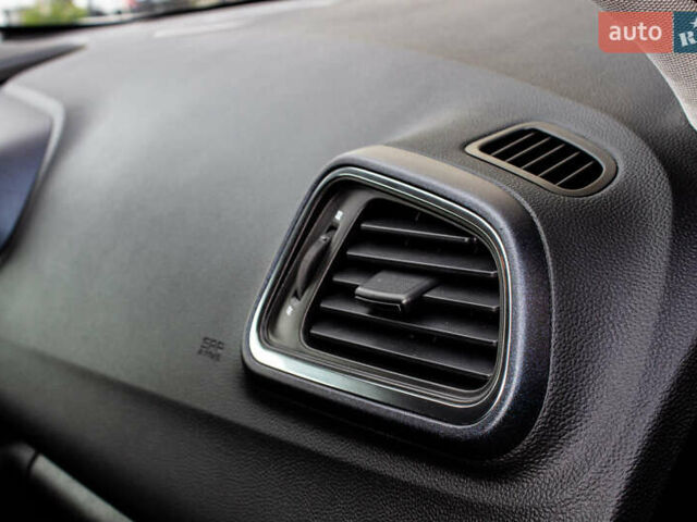 Серый Рено Kadjar, объемом двигателя 0 л и пробегом 77 тыс. км за 15900 $, фото 41 на Automoto.ua