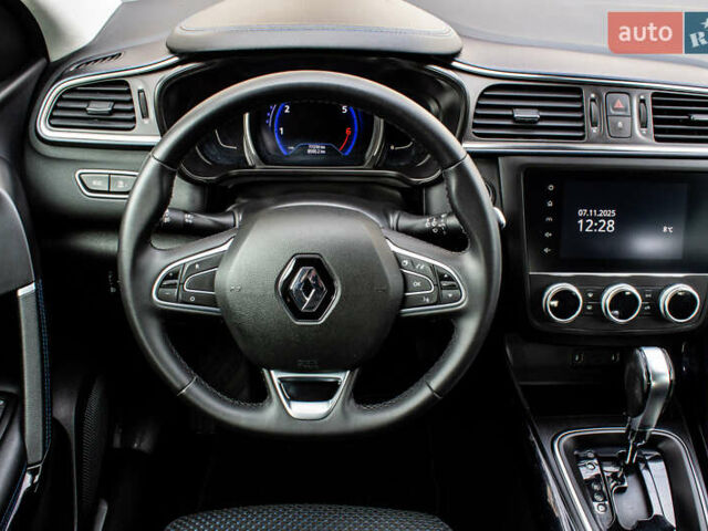 Серый Рено Kadjar, объемом двигателя 0 л и пробегом 77 тыс. км за 15900 $, фото 31 на Automoto.ua