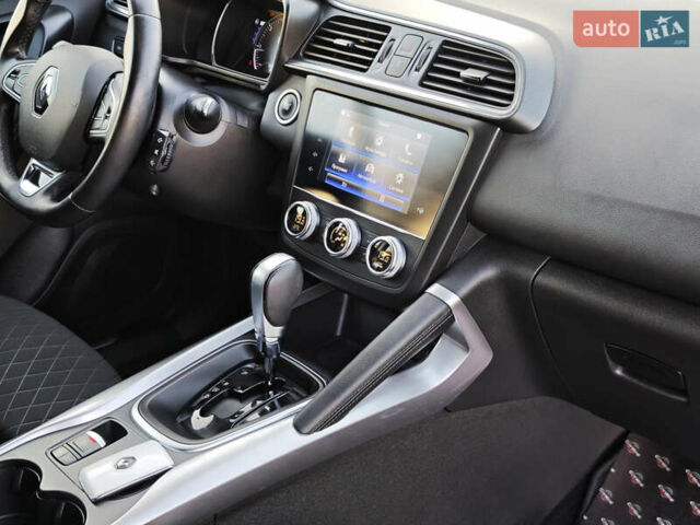 Серый Рено Kadjar, объемом двигателя 1.5 л и пробегом 153 тыс. км за 20499 $, фото 63 на Automoto.ua