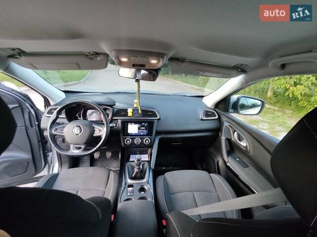 Сірий Рено Kadjar, об'ємом двигуна 1.46 л та пробігом 181 тис. км за 19000 $, фото 12 на Automoto.ua