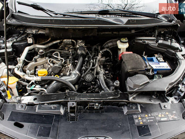 Серый Рено Kadjar, объемом двигателя 0 л и пробегом 77 тыс. км за 15900 $, фото 2 на Automoto.ua