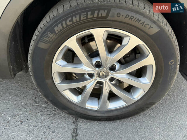 Серый Рено Kadjar, объемом двигателя 1.5 л и пробегом 184 тыс. км за 19100 $, фото 7 на Automoto.ua