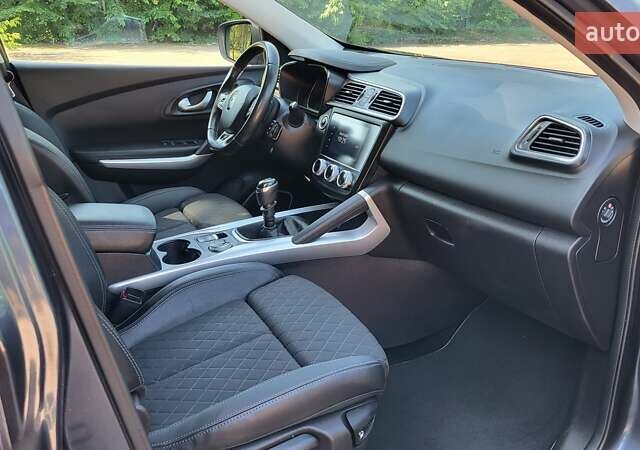 Серый Рено Kadjar, объемом двигателя 1.7 л и пробегом 171 тыс. км за 19900 $, фото 40 на Automoto.ua