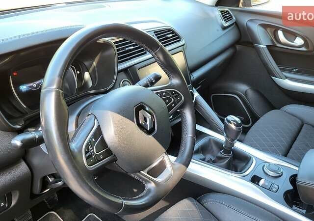 Серый Рено Kadjar, объемом двигателя 1.7 л и пробегом 171 тыс. км за 19900 $, фото 20 на Automoto.ua