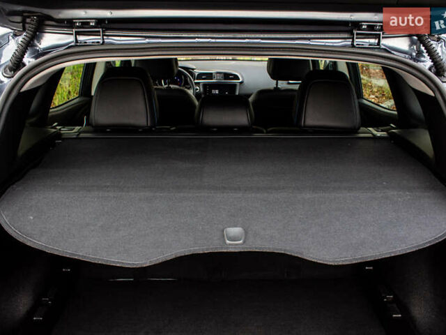 Серый Рено Kadjar, объемом двигателя 0 л и пробегом 77 тыс. км за 15900 $, фото 27 на Automoto.ua