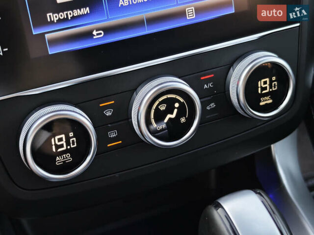 Серый Рено Kadjar, объемом двигателя 1.5 л и пробегом 153 тыс. км за 21300 $, фото 41 на Automoto.ua