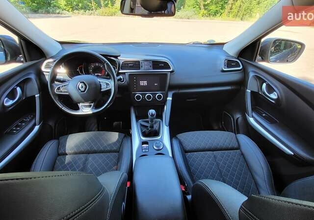 Серый Рено Kadjar, объемом двигателя 1.7 л и пробегом 171 тыс. км за 19900 $, фото 32 на Automoto.ua